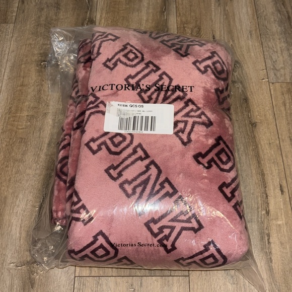 PINK Victoria's Secret Other - PINK Victoria’s Secret Cozy Throw Blanket